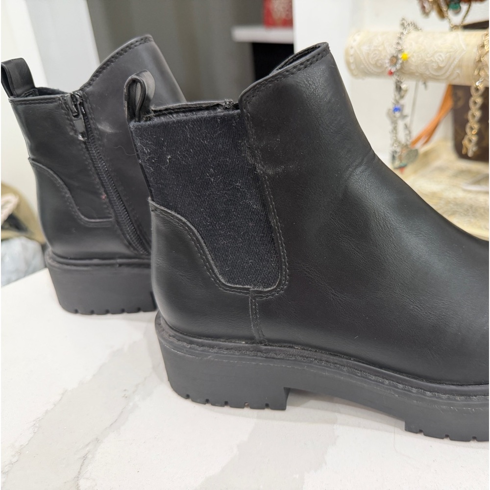 Time and Tru Classic Black Ankle Boots